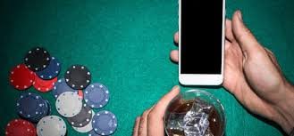 Pengguna menikmati hiburan digital dari berbagai kota Indonesia melalui platform hermantoto secara nyaman dan mudah